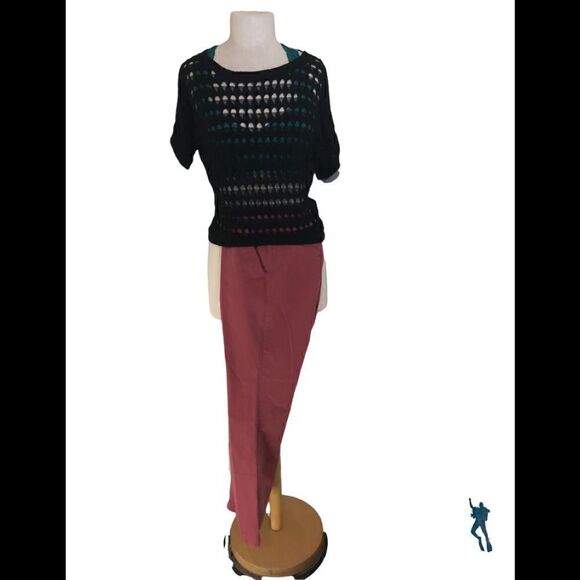 💥💥black peep hole cropped top💥💥 - Picture 1 of 4